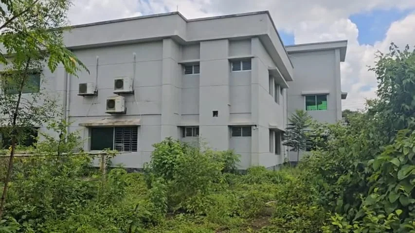 কাগজে হাসপাতাল, বাস্তবে পরিত্যক্ত ভবন: কালীগঞ্জে ১৮ কোটি টাকার প্রকল্প প্রশ্নের মুখে