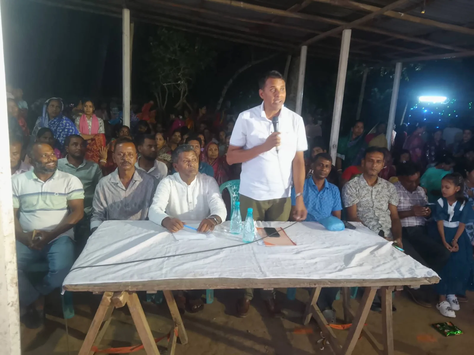 রাজাবাড়ী ইউনিয়ন পরিষদের চেয়ারম্যান পদপ্রার্থী মুঃ মোফাজ্জল হকের লক্ষ্মীপূজার মণ্ডব পরিদর্শন: হিন্দু ধর্মাবলম্বী ভাইদের খোঁজখবর নিয়ে সকলের কাছে দোয়া প্রার্থনা