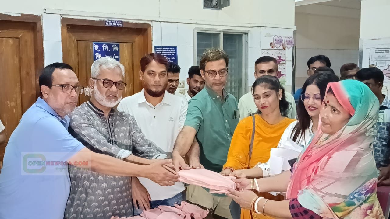 বিএনপির ভারপ্রাপ্ত চেয়ারম্যান তারেক রহমানের নির্দেশে সিরাজগঞ্জে হিন্দু ধর্মাবলম্বীদের মাঝে শাড়ি-লুঙ্গি বিতরণ কর‌লেন বিএনপি নেতা মির্জা মোস্তফা জামান