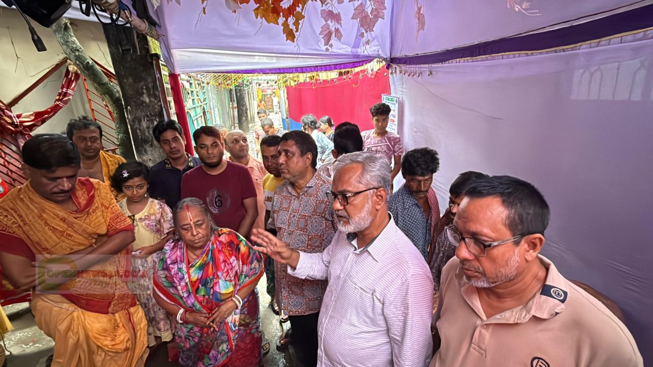 সিরাজগঞ্জে বিএনপি নেতাদের পূজামণ্ডপ পরিদর্শন- সাম্প্রদায়িক সম্প্রীতির বার্তা নিয়ে মাঠে নেতাকর্মীরা