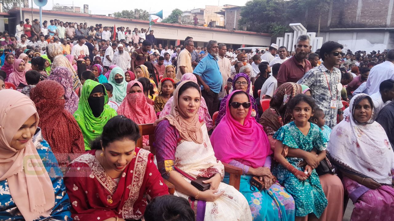 লালপুরের পাইলট বালিকা উচ্চ বিদ্যালয়ে ডিবিসি নিউজে যুক্ত ছিলেন ডা. ইয়াসির আরশাদ রাজন। সেই সাথে উপস্থিত ছিলেন বিএনপির বিভিন্ন পর্যায়ের নেতাকর্মীরা।