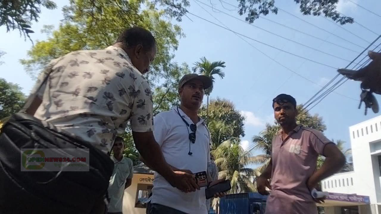 গাজীপুরের শ্রীপুর থানায় সাংবাদিকের মোবাইল ফোন ছুঁড়ে ফেলার অভিযোগে এসআই আলমগীর ক্লোজড