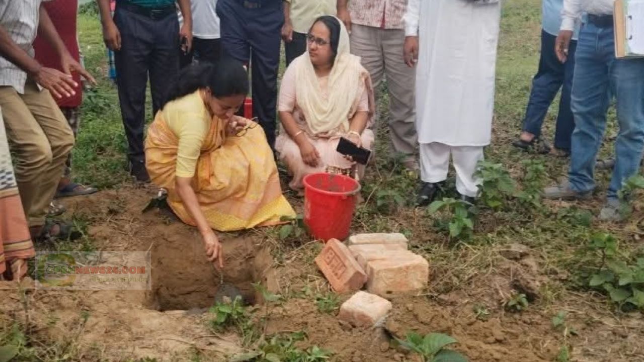 রানীশংকৈলে নারী ফুটবল প্রশিক্ষণ কেন্দ্র রাঙাটুঙ্গী প্রমিলা ফুটবল মাঠের সীমানা প্রাচীর উদ্বোধনে,ডিসিইসরাত ফারজানা।