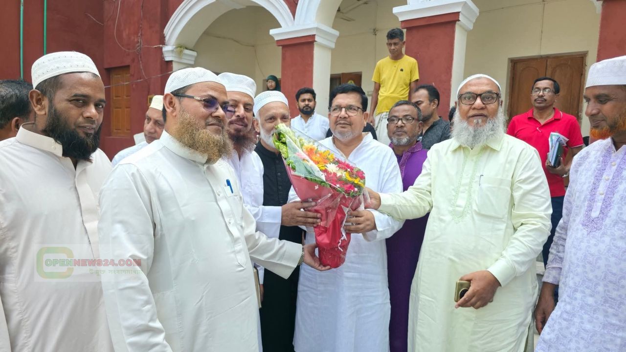 বাংলাদেশ জমঈয়তে আহলে হাদীস নেতৃবৃন্দকে ফুল দিয়ে বরণ