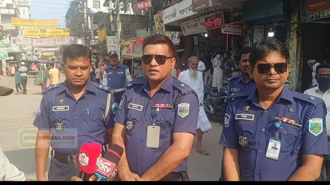 পাবনায় আওয়ামী লীগের ‘লকডাউন’ রুখে দিতে মাঠে পুলিশ: রাতভর টহলে শান্তির প্রহরী