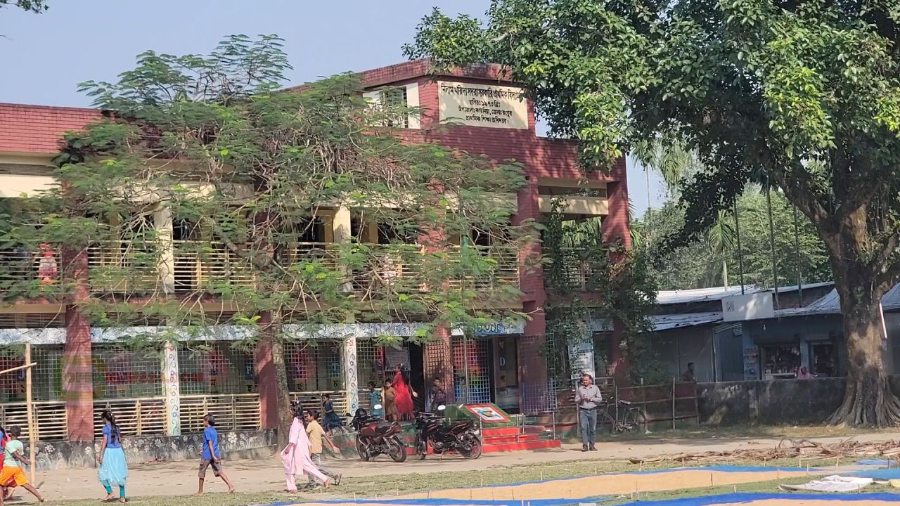 টেপা মধুপুরের নিলাম খরিদা সদরা প্রাথমিক বিদ্যালয়ের মাঠ ফিরে পেতে প্রশাসনের হস্তক্ষেপ জরুরি।