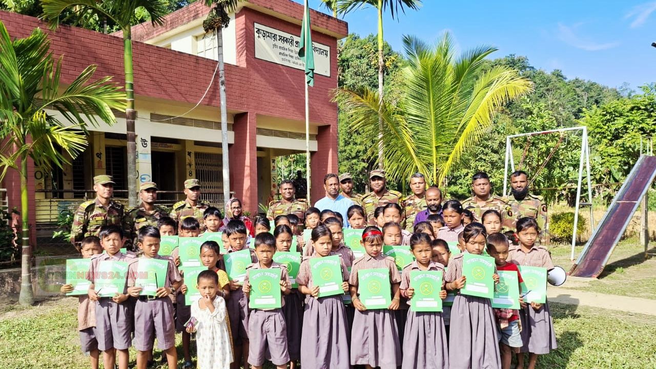 নানিয়ারচর জোন ১৭ই বেংগল এর উদ্যো‌গে দুর্গম পাহাড়ে বিনামূল্যে শিক্ষা সামগ্রী বিতরণ