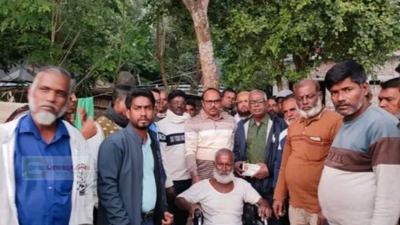 নাটোর-১ আসনের বিএনপির প্রার্থী পুতুলের উদ্যোগে ঈশ্বরদী ইউনিয়নে প্রতিবন্ধী ব্যক্তিদের মাঝে হুইলচেয়ার বিতরণ করছেন চেয়ারম্যান আব্দুল আজিজ রনজু  OpenNews24 com...Update Natore lalpur BN