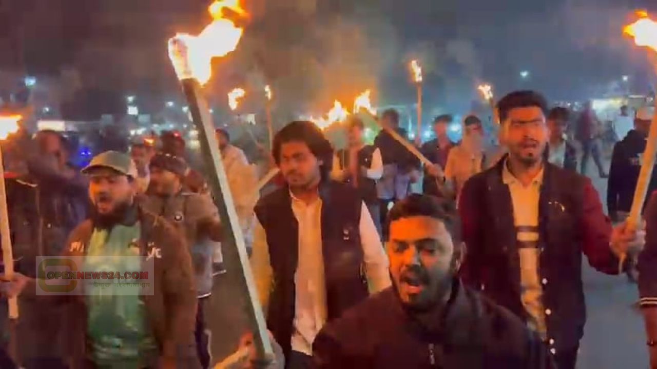 নড়াইলে ইনকিলাব মঞ্চের মুখপাত্র শরীফ ওসমান বিন হাদীকে গুলি করে হত্যাচেষ্টার প্রতিবাদে বিক্ষোভ মিছিল