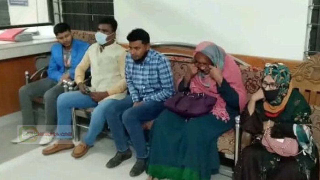 গাজীপুরের শ্রীপুরে ‘মানবাধিকার কর্মী’ সেজে ফার্মেসিতে অভিযান ও চাঁদাবাজির অভিযোগ, ৫ জন আটক