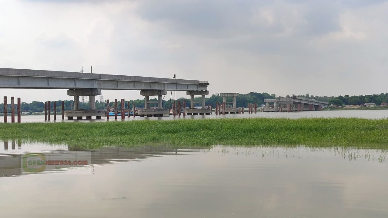 বারইপাড়া সেতু নিয়ে চরম ভোগান্তিতে কালিয়াবাসী