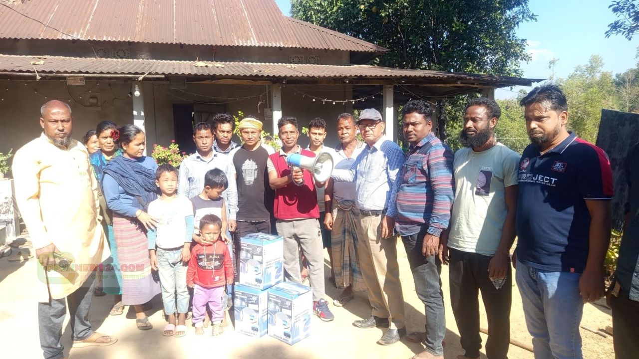 পাহাড়ী জনপদে হাতির আক্রমণ থেকে বাঁচার সরঞ্জাম দিলেন,ব্যারিস্টার কায়সার কামাল