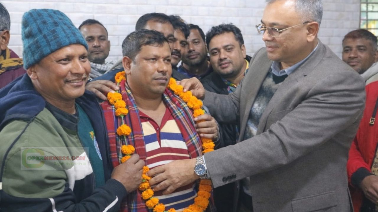 পীরগাছায় গ্রেপ্তার এড়াতে আ.লীগ নেতাদের বিএনপিতে যোগদান, রাজনৈতিক অঙ্গনে মিশ্র প্রতিক্রিয়া