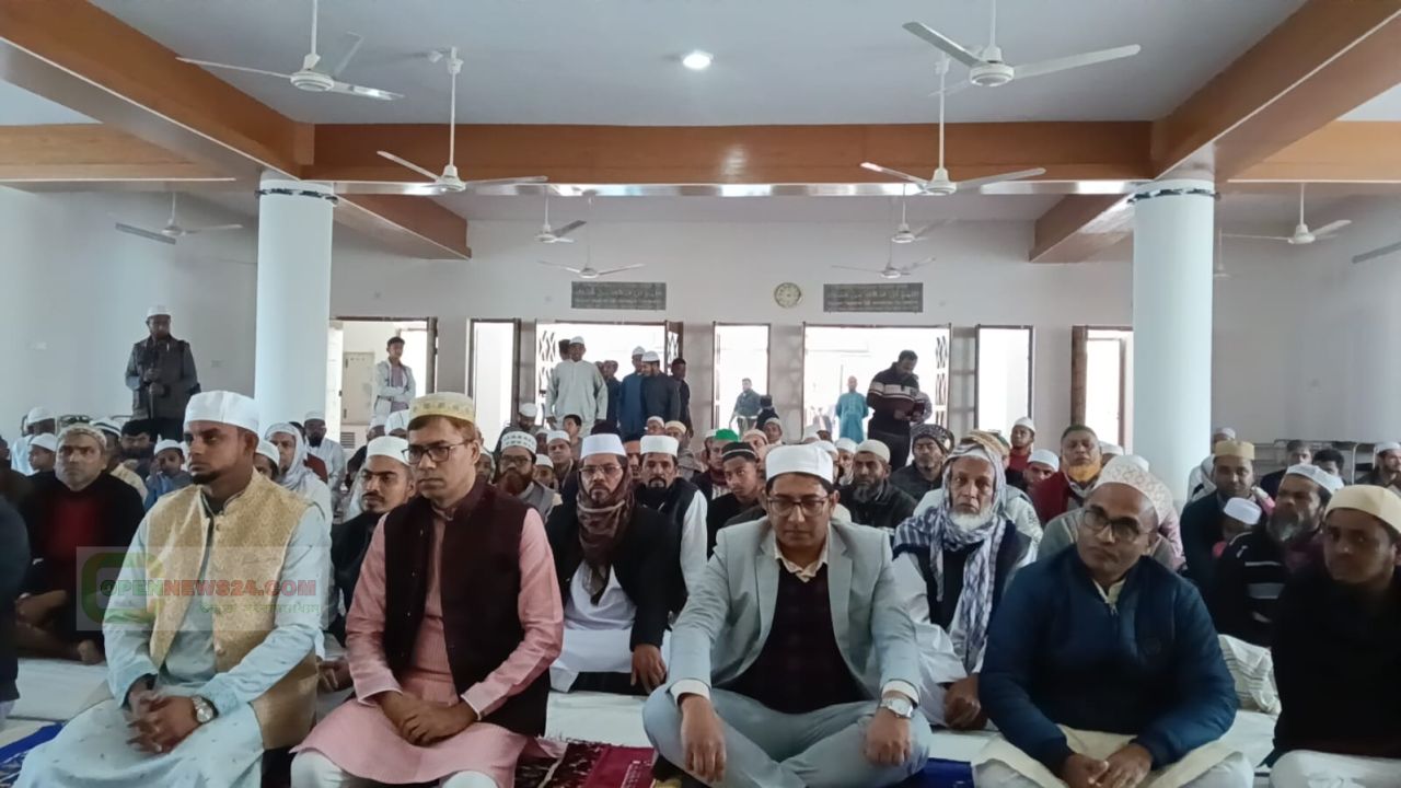 কালিয়ায়  মডেল মসজিদে প্রথম  জুমা নামাজ  আদায় 
