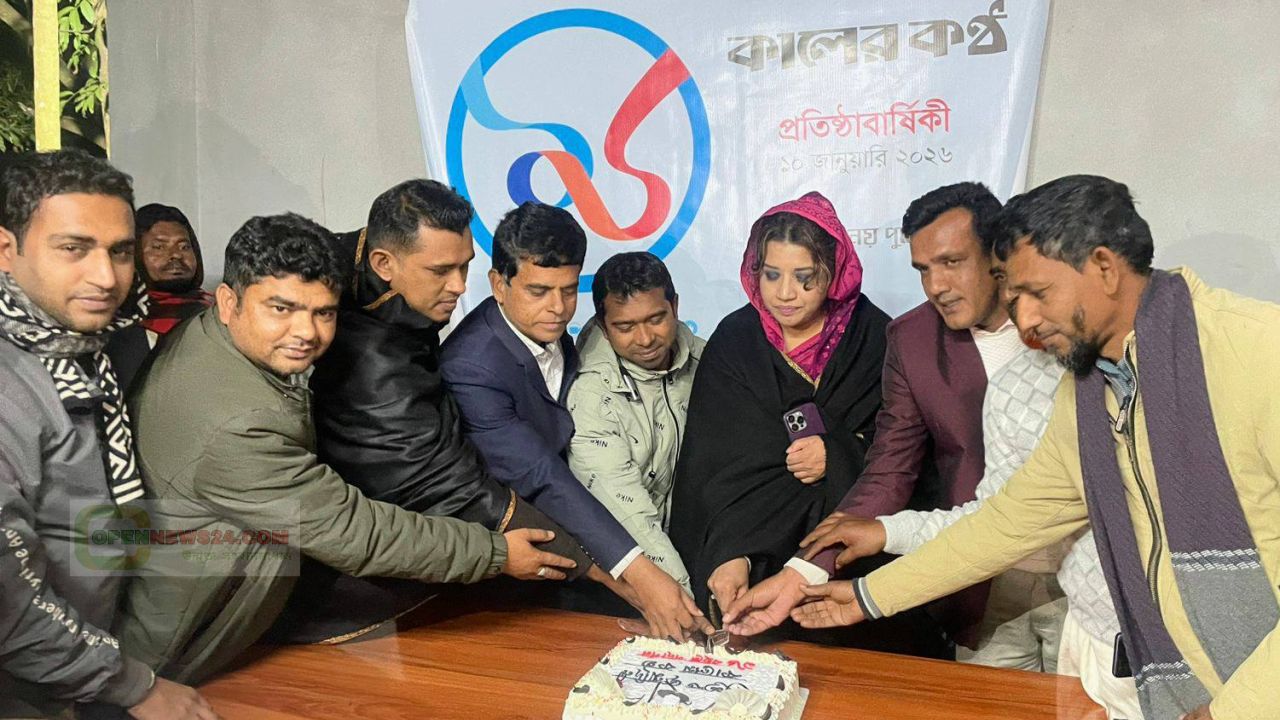 কালের কন্ঠের বর্ষপূর্তির কেক কাটলেন শামা ওবায়েদ