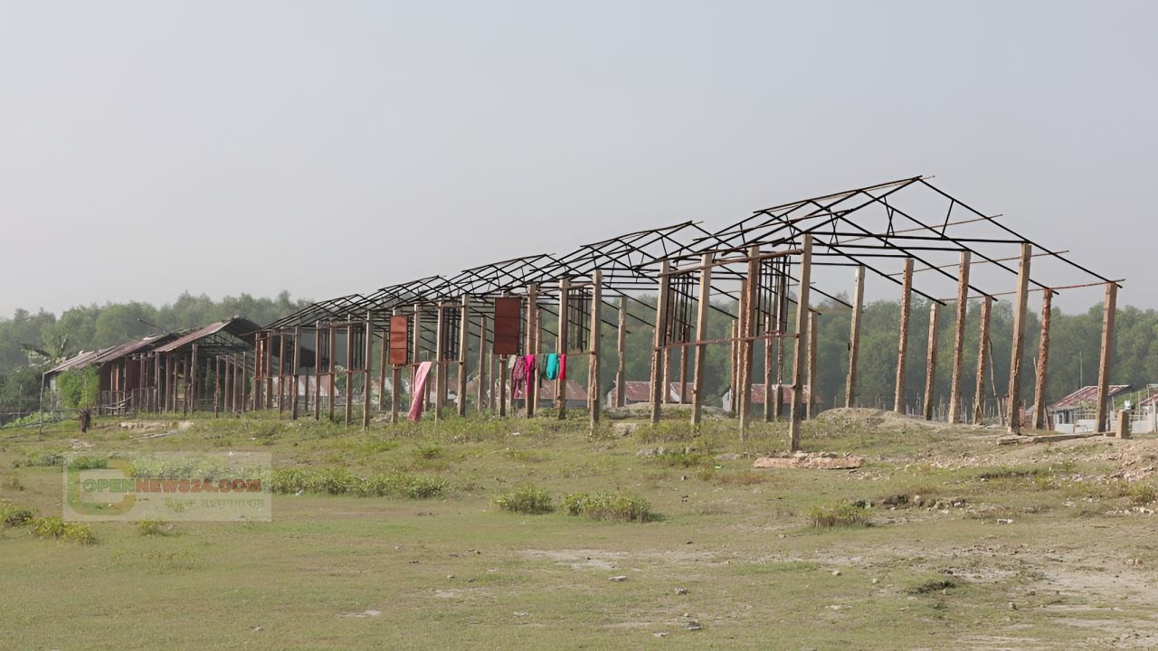 হাতিয়ার চরে বিলীন দুই গুচ্ছগ্রাম