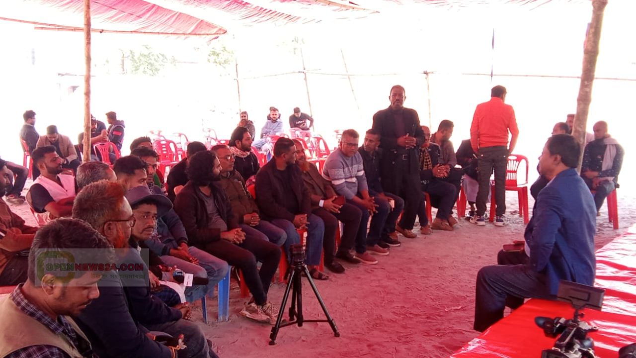 কালিয়ায় বিএনপি মনোনীত প্রার্থীর সঙ্গে সাংবাদিকদের মতবিনিময়