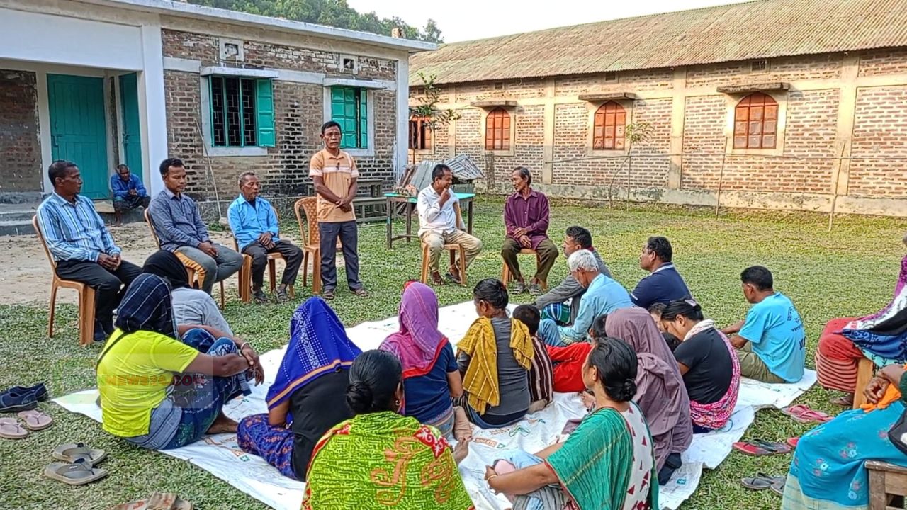 ধানের শীষের প্রচারণায়, দুর্গাপুরে আদিবাসীদের উঠান বৈঠক