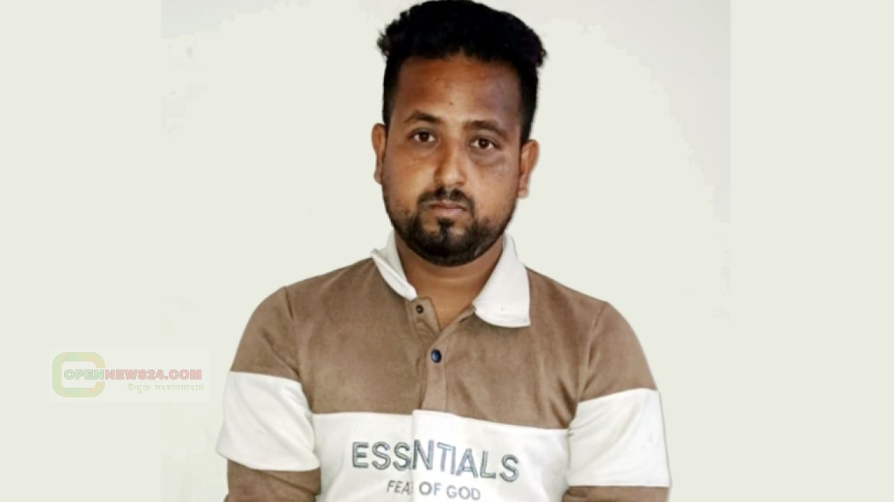 গোপালগঞ্জে যুবক গ্রেপ্তার, এলাকায় ব্যবসায়ীদের মিষ্টি বিতরণ 