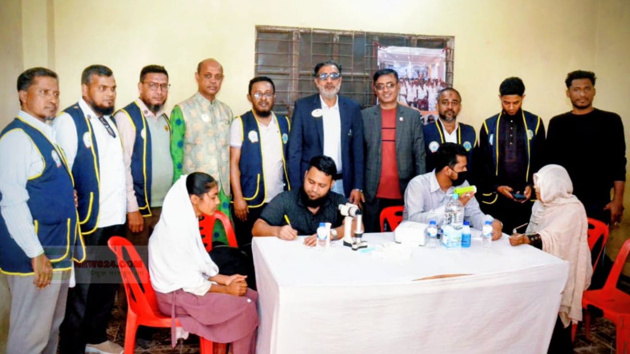 আনোয়ারার বরুমছড়ায় বিনামূল্যে চক্ষু চিকিৎসা সেবা