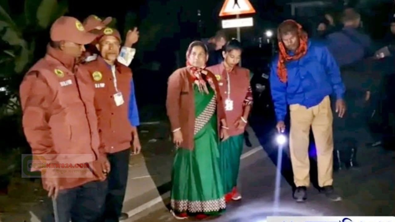 গোপালগঞ্জে তিন ভোটকেন্দ্রের সামনে ককটেল বিস্ফোরণ: জনমনে আতঙ্ক