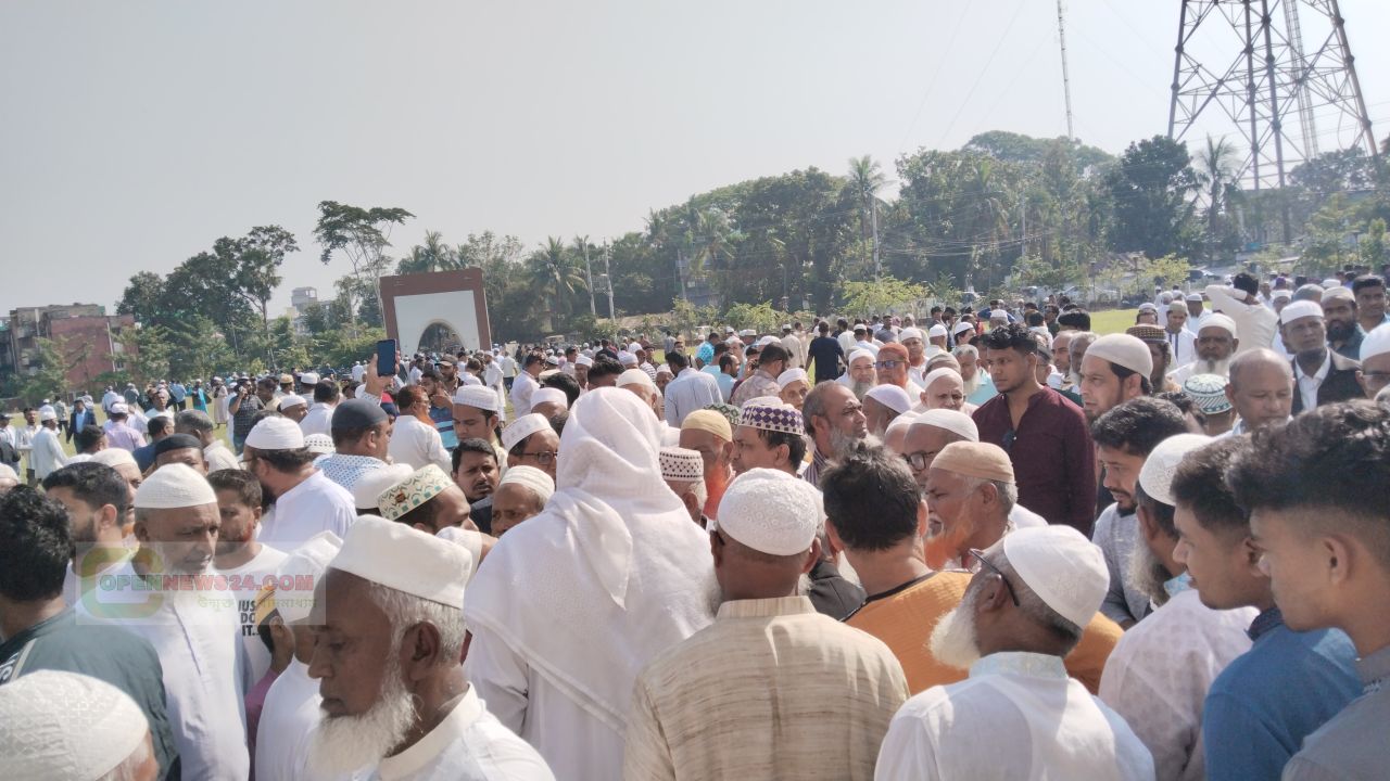 ইবাদতের আলোয় আলোকিত রমজান: প্রথম তারাবিতে মসজিদে মিলন