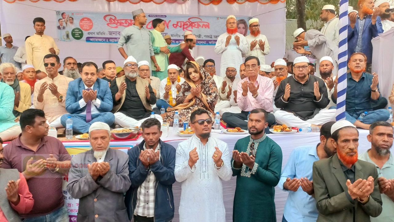 সালথায় সর্বস্তরের মানুষের সঙ্গে পররাষ্ট্র প্রতিমন্ত্রী শামা ওবায়েদের ইফতার
