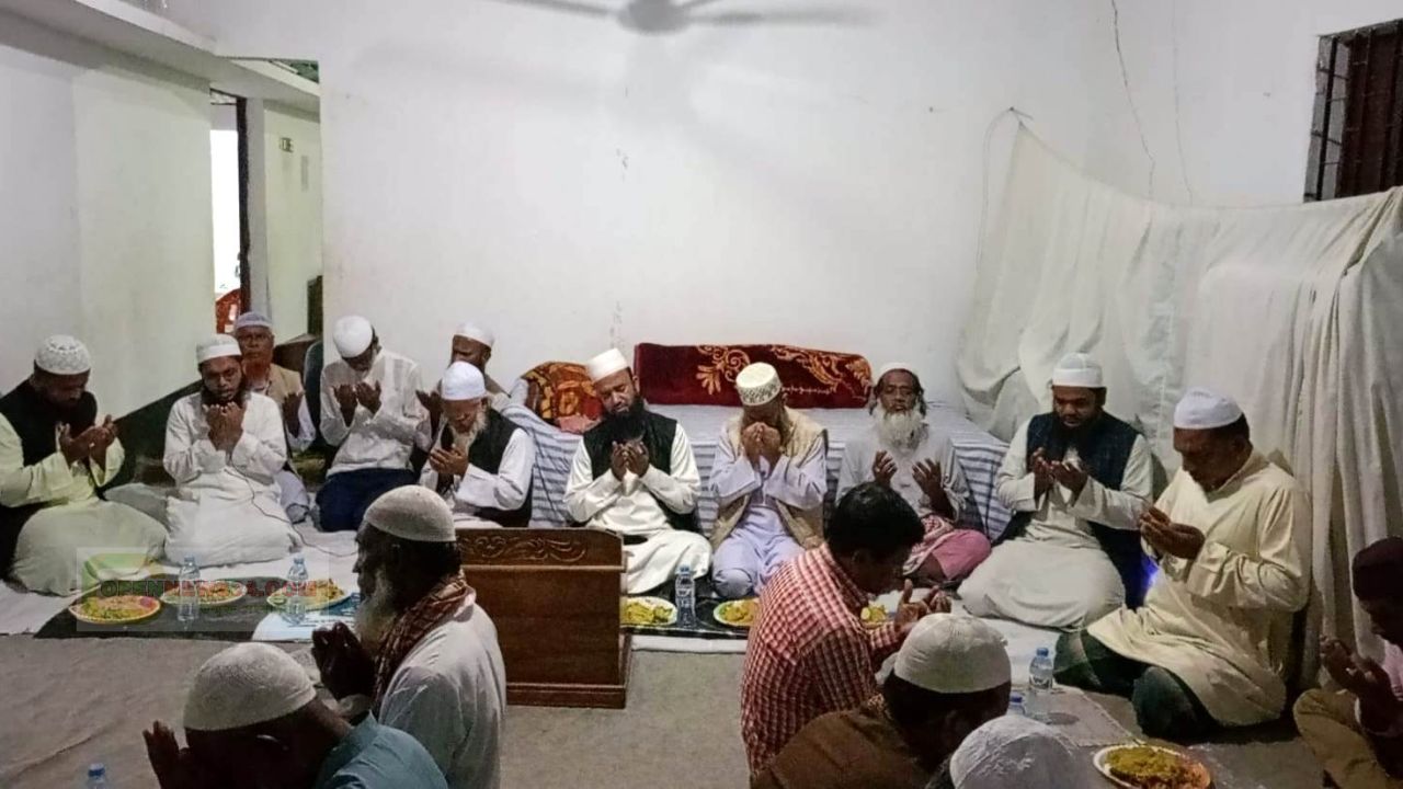 নেত্রকোনা দুর্গাপুরে আলেম ওলামাদের সম্মানে ইফতার মাহফিল