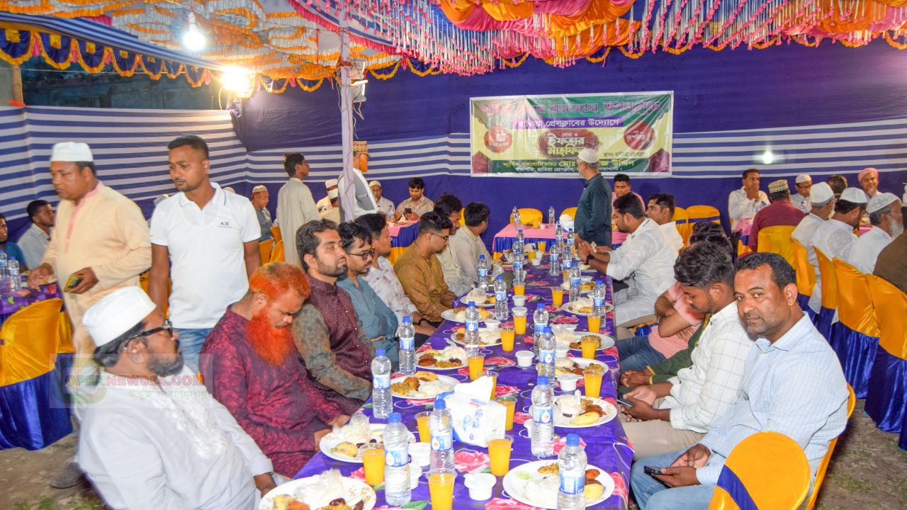 হাতিয়া প্রেসক্লাবের উদ্যোগে ইফতার ও দোয়ার অনুষ্ঠান