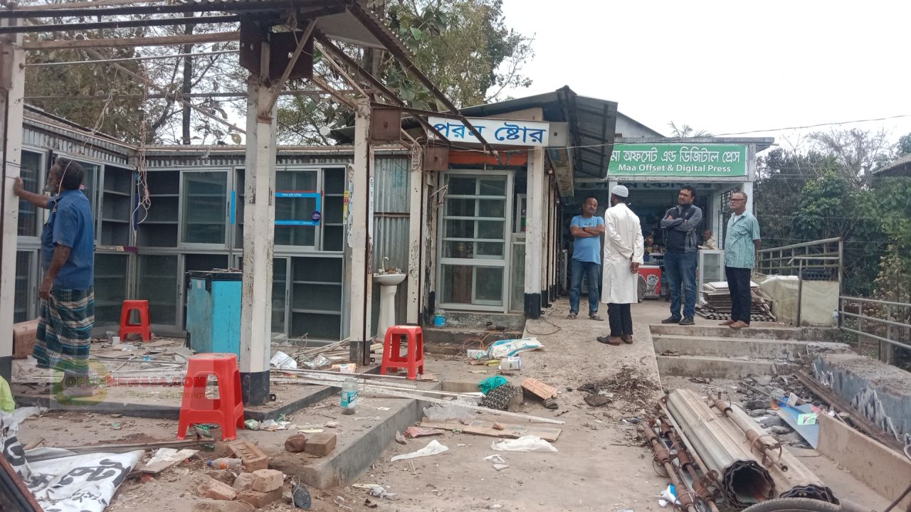 নেত্রকোনা দুর্গাপুরে খালের ওপর অবৈধ ৩৫টি স্থাপনা গুঁড়িয়ে দিল প্রশাসন