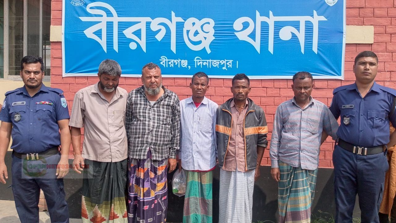 বীরগঞ্জে গভীর রাতে জুয়ার আসরে অভিযান: ৫ জন গ্রেফতার, পলাতক ৪