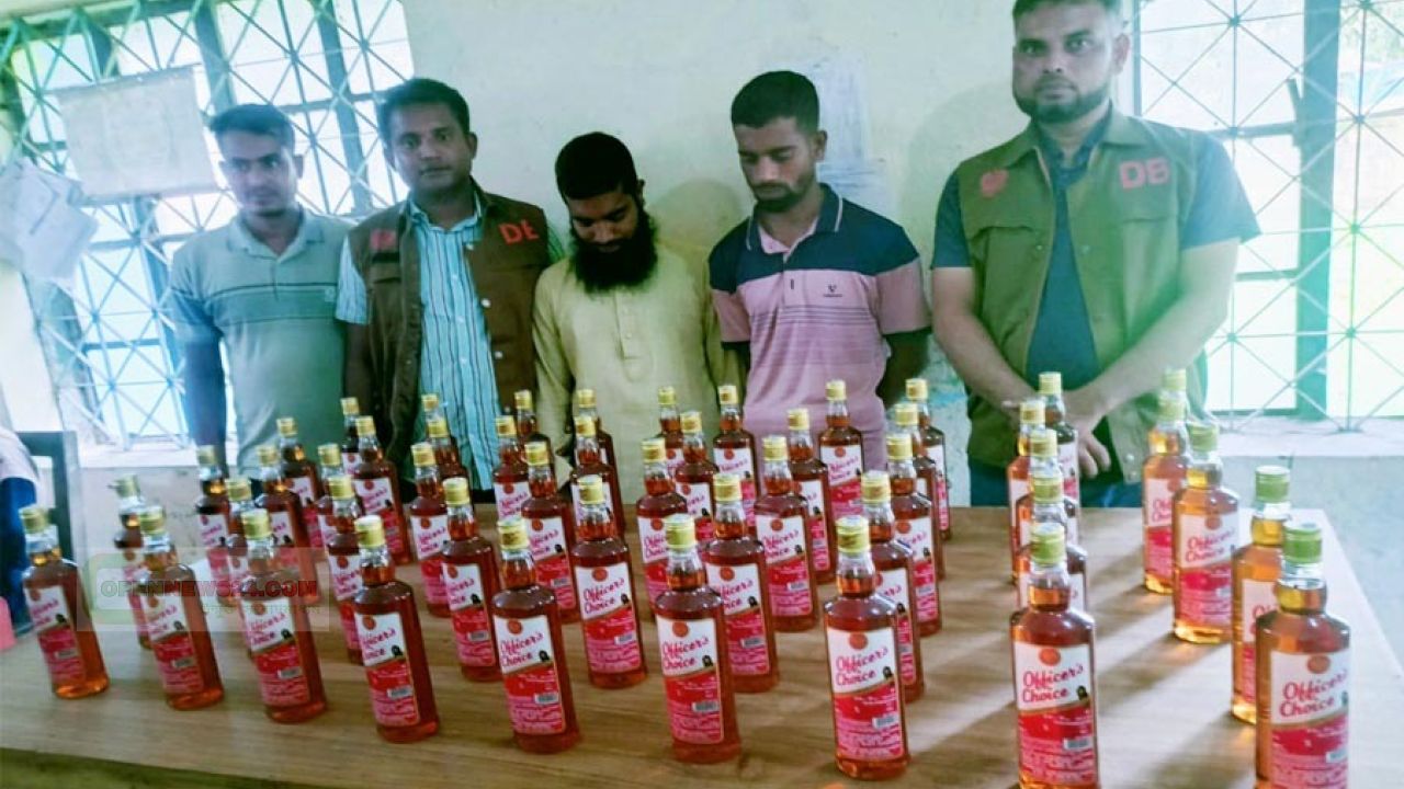 নেত্রকোনা দুর্গাপুরে ডিবি পুলিশের অভিযানে মাদকসহ আটক ২