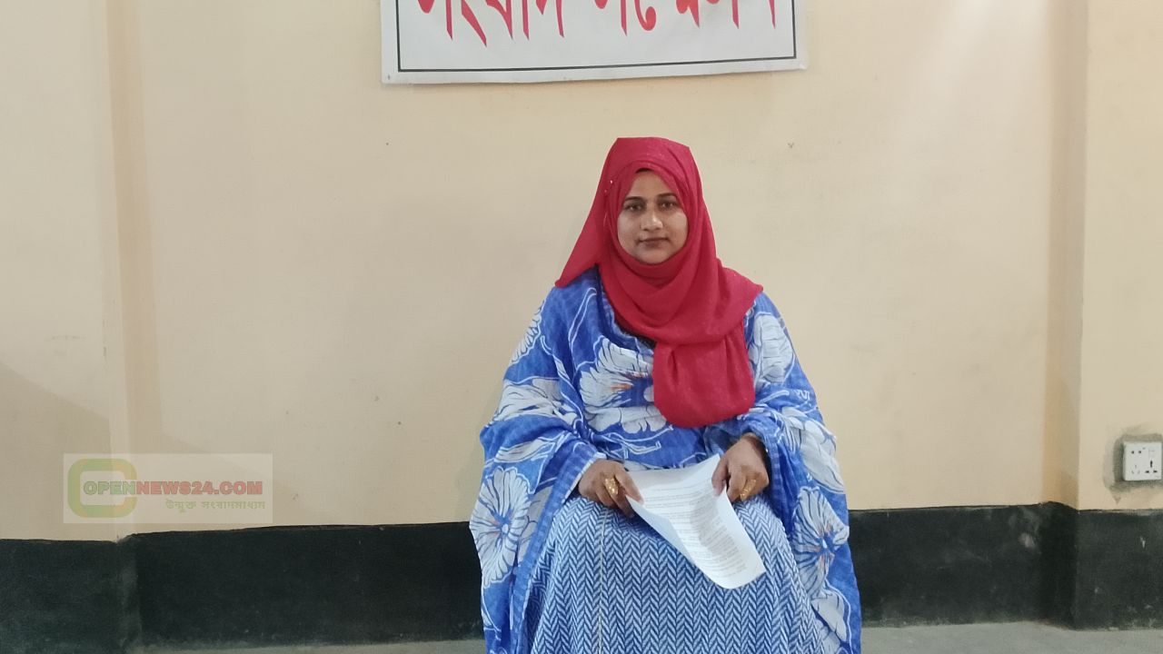 ভূমিদস্যুদের হামলা-মামলার প্রতিবাদে বীরগঞ্জে সংবাদ সম্মেলন